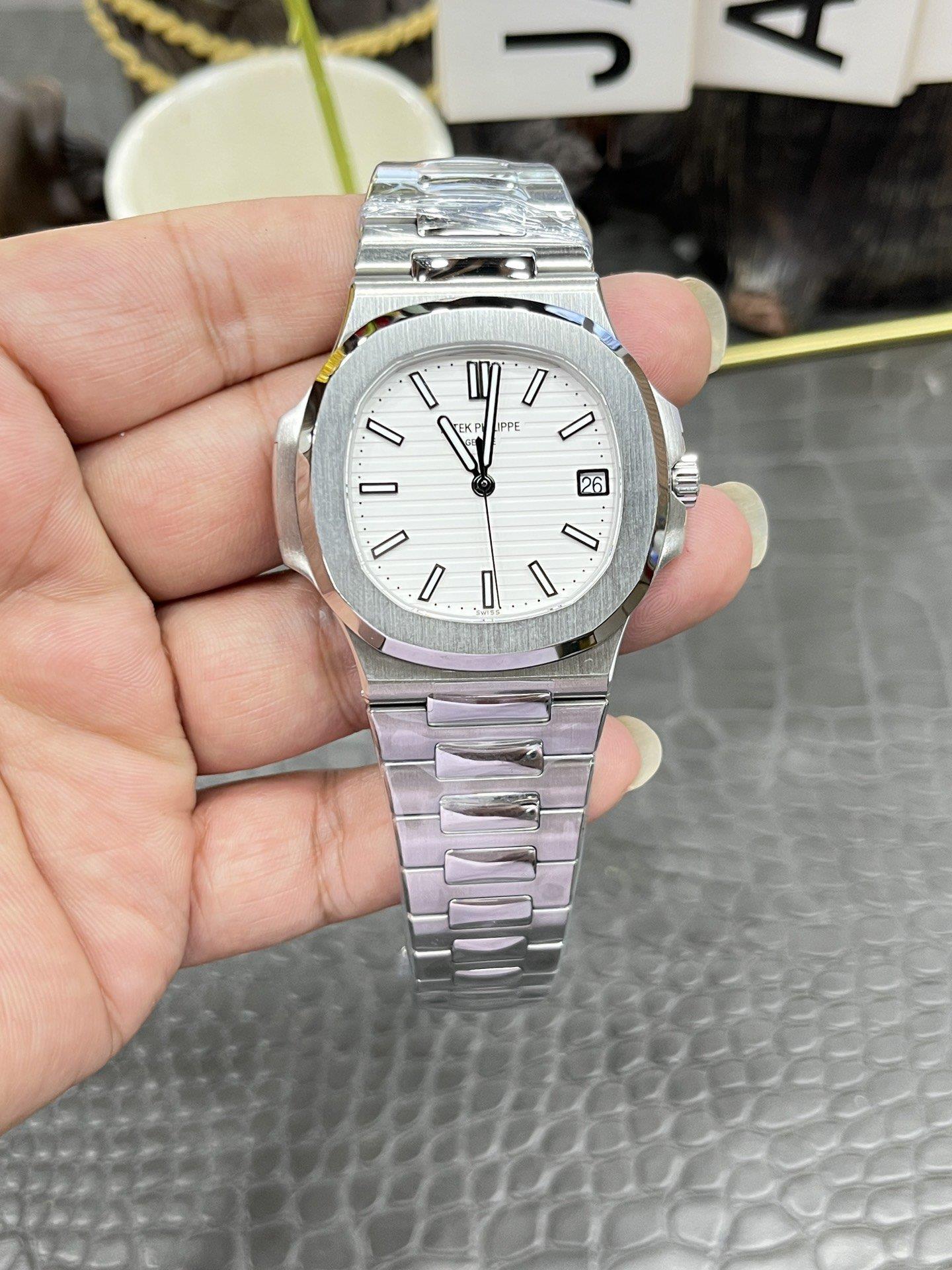 最高級レプリカ時計 パテックフィリップ ナチュラル 5711 ホワイトダイヤル 40mm 高品質スーパーコピー 1116988026