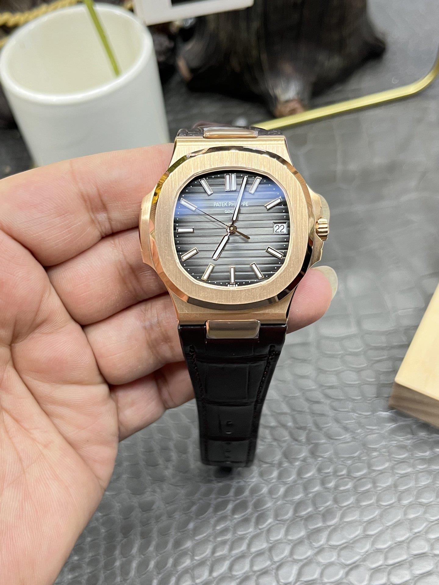 パテックフィリップ オーデマピゲ スーパーコピー 時計 最高級レプリカ ナウティラス5711 グレーダイアル ローズゴールド 40mm 1137887230